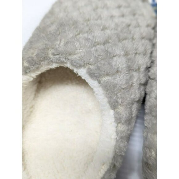 Isotoner Women's Popcorn-Textured Faux Fur Slippers Grey Size M (7-8) MSRP $30 - Picture 4 of 6